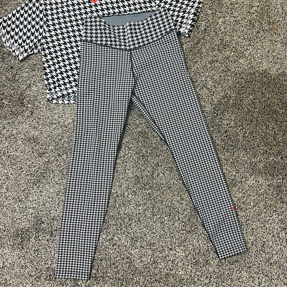 NEW Nike Women’s Black and White Houndstooth Activewear - Picture 5 of 7